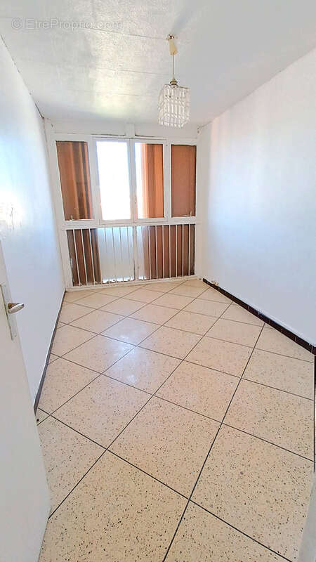Appartement à MARSEILLE-3E