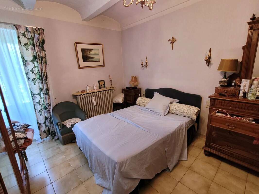 Maison à SAINT-JULIEN-LES-ROSIERS