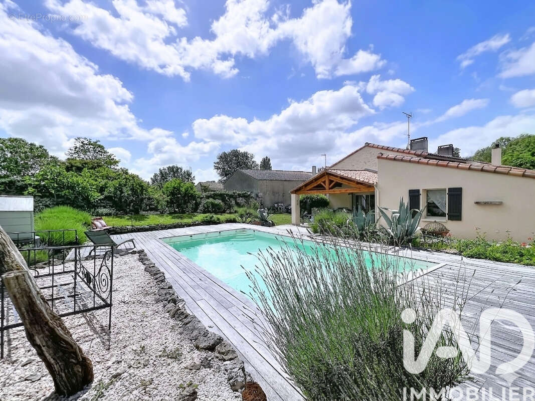 Photo 2 - Maison à MOUZEUIL-SAINT-MARTIN