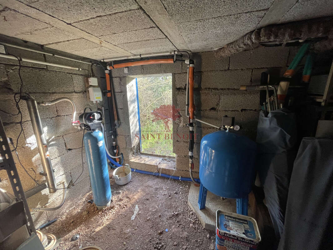Villa de type t6 avec une piscine sur une parcelle de 5770m2 - photo 19