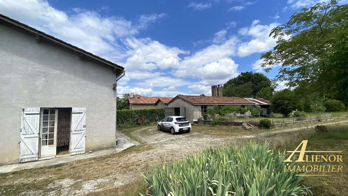 Maison à rénover avec dépendance entre Brantôme et Bourdeilles (24310) - photo 11