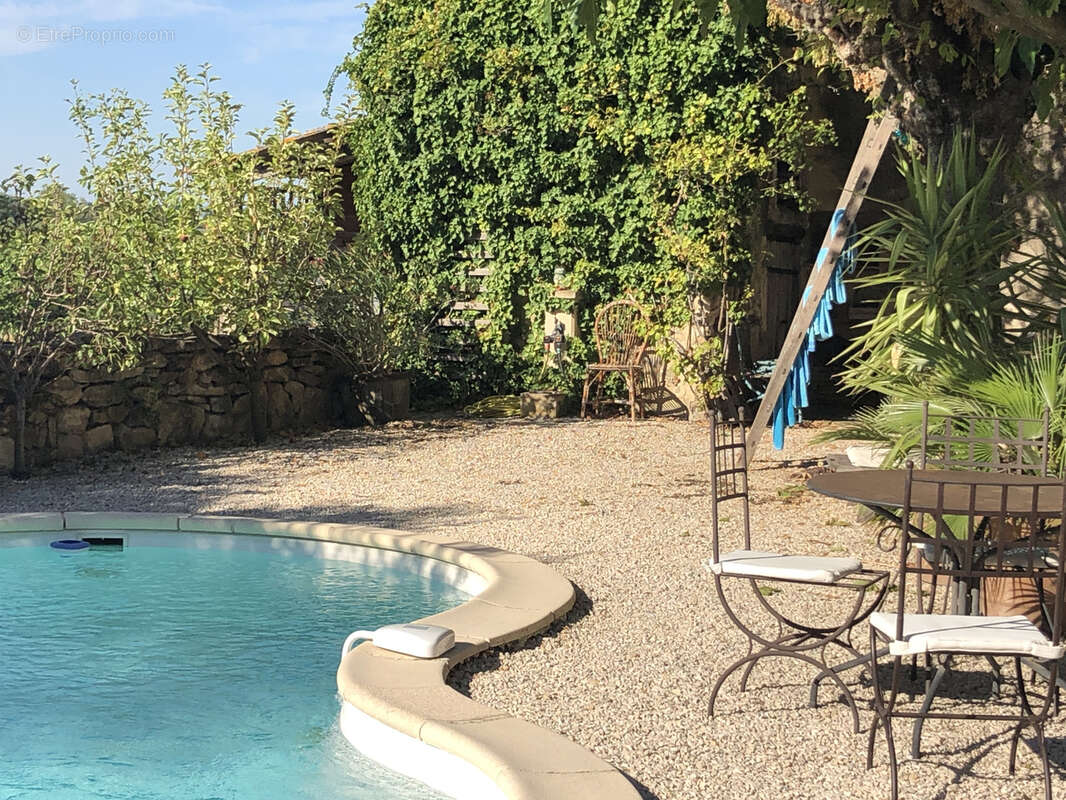 Maison à CAMARET-SUR-AIGUES