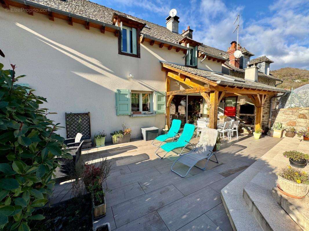 Maison à ENTRAYGUES-SUR-TRUYERE