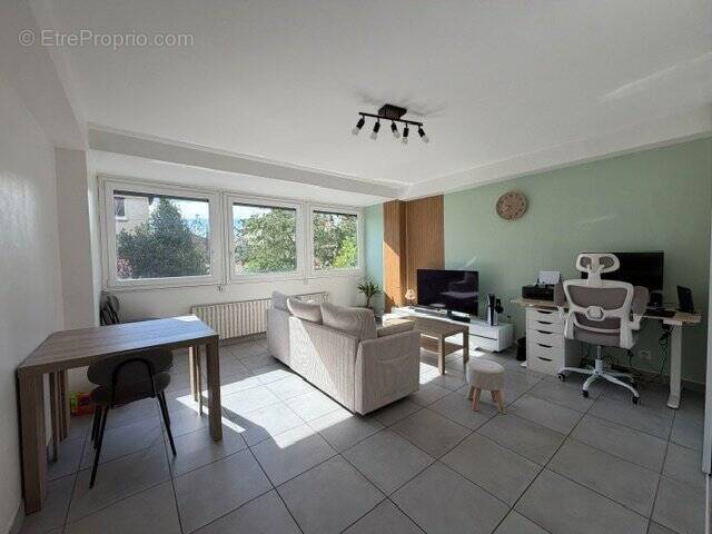 Appartement à ROCHE-LA-MOLIERE
