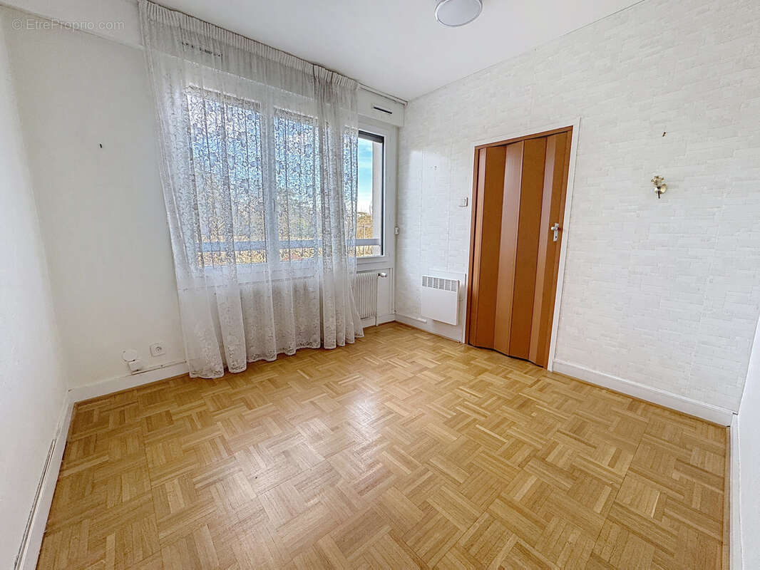 Appartement à SAINT-GENIS-LAVAL