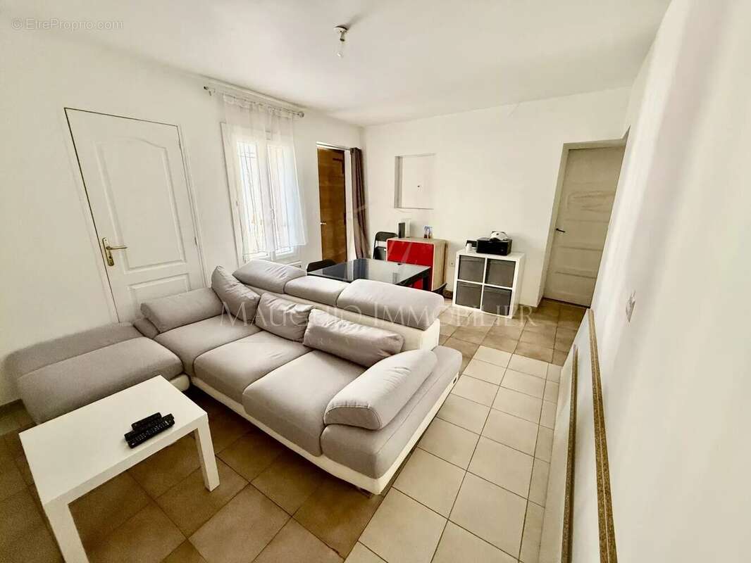 Maison à MAUGUIO