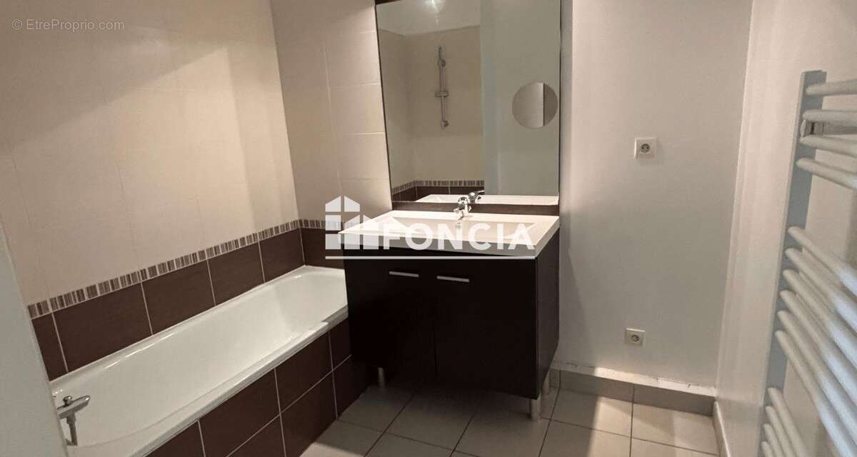 Appartement à MEYZIEU