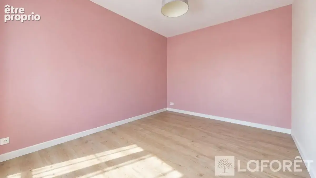 A VENDRE - Jolie Maison de ville avec Cour et garage - photo 11