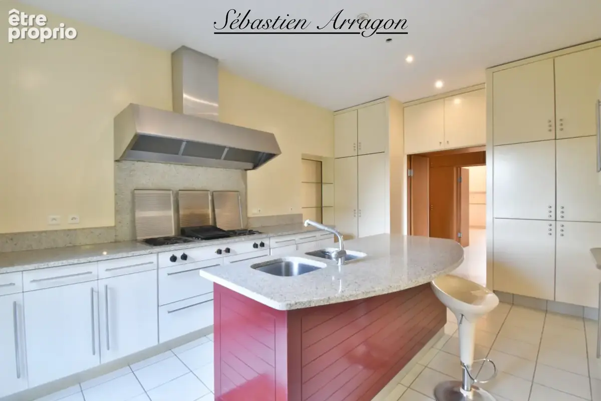 Maison de maître du XIXᵉ siècle à Villeneuve-sur-Lot – 460 m² – Parc de 8 300 m² – Piscine – Centre-ville à pied - photo 15