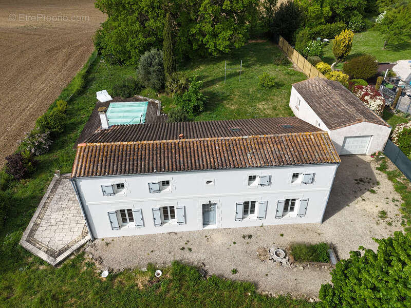 Maison à SURGERES