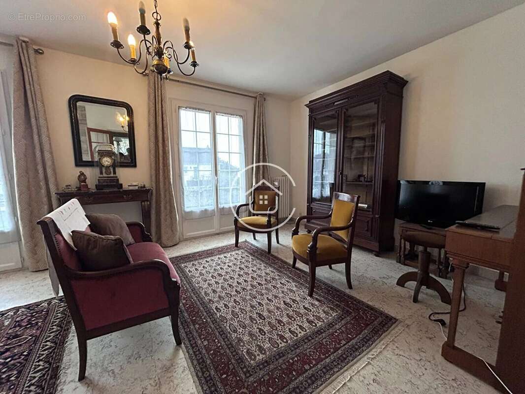 Maison à LA CHAUSSEE-SAINT-VICTOR