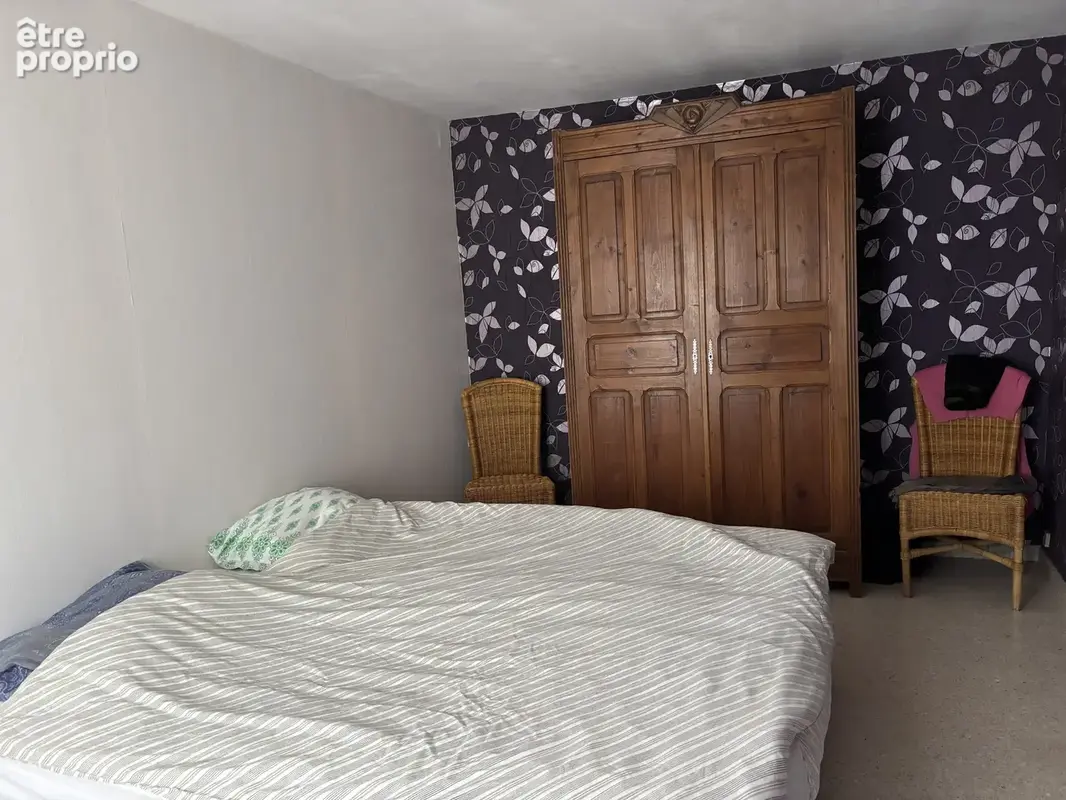 Voussac   Maison avec grande grange sur 3,89 hectares de terrain - photo 11