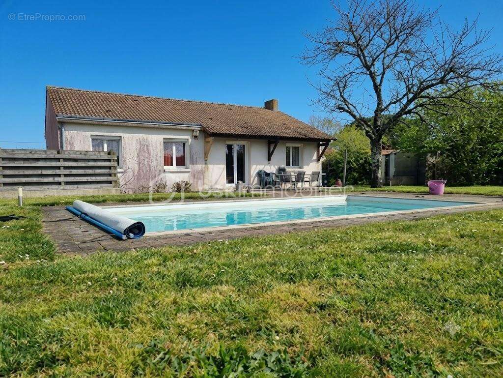 Maison familiale de 112 m² sur terrain constructible de 1 756 m² avec piscine et hangar - photo 2