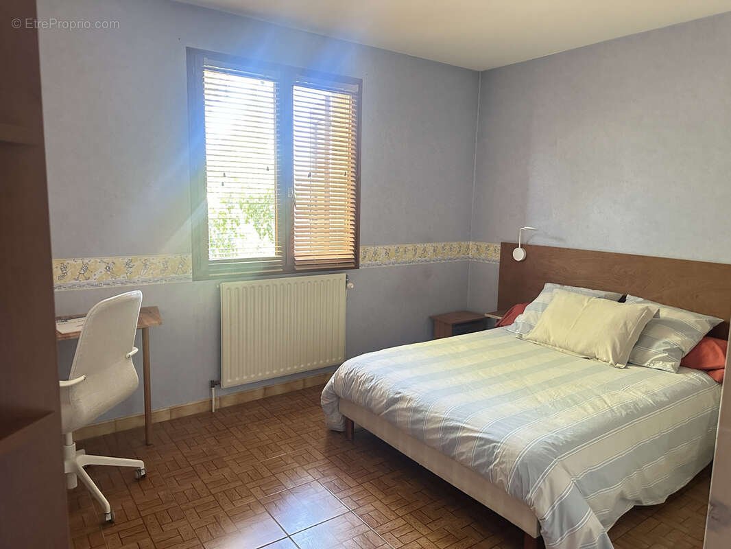 Maison à LE CHAMBON-FEUGEROLLES