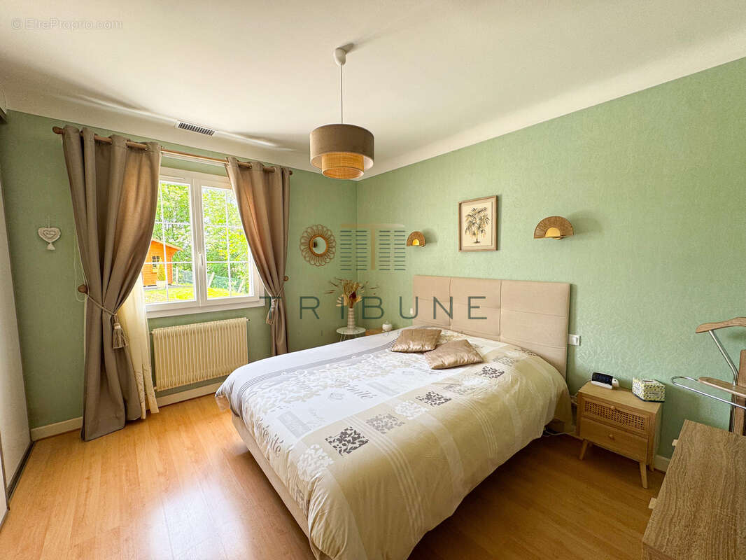 Maison familiale à vendre à Foulayronnes avec piscine, terrain clos et terrasse - photo 9