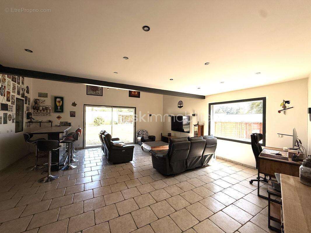 Maison de caractère rénovée – 178 m² – Espace parental – Piscine – Terrain de 1 214 m² - photo 4