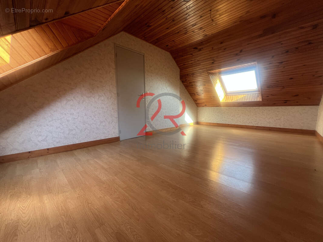 Maison au calme - Double garage - DPE D - photo 5