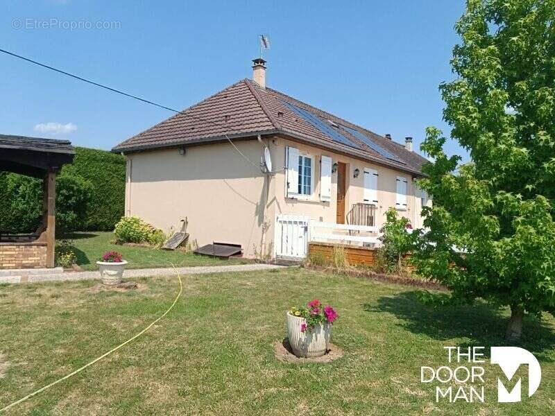 Maison à NEAUPHE-SOUS-ESSAI
