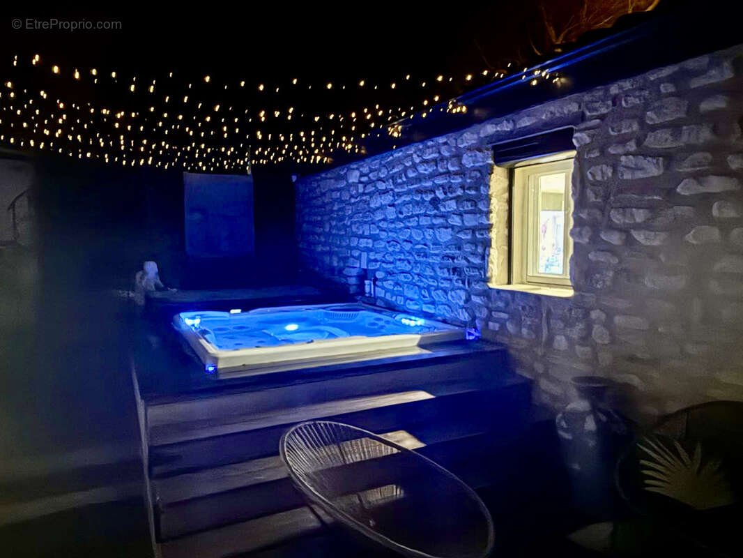 Maison à SUZE-LA-ROUSSE