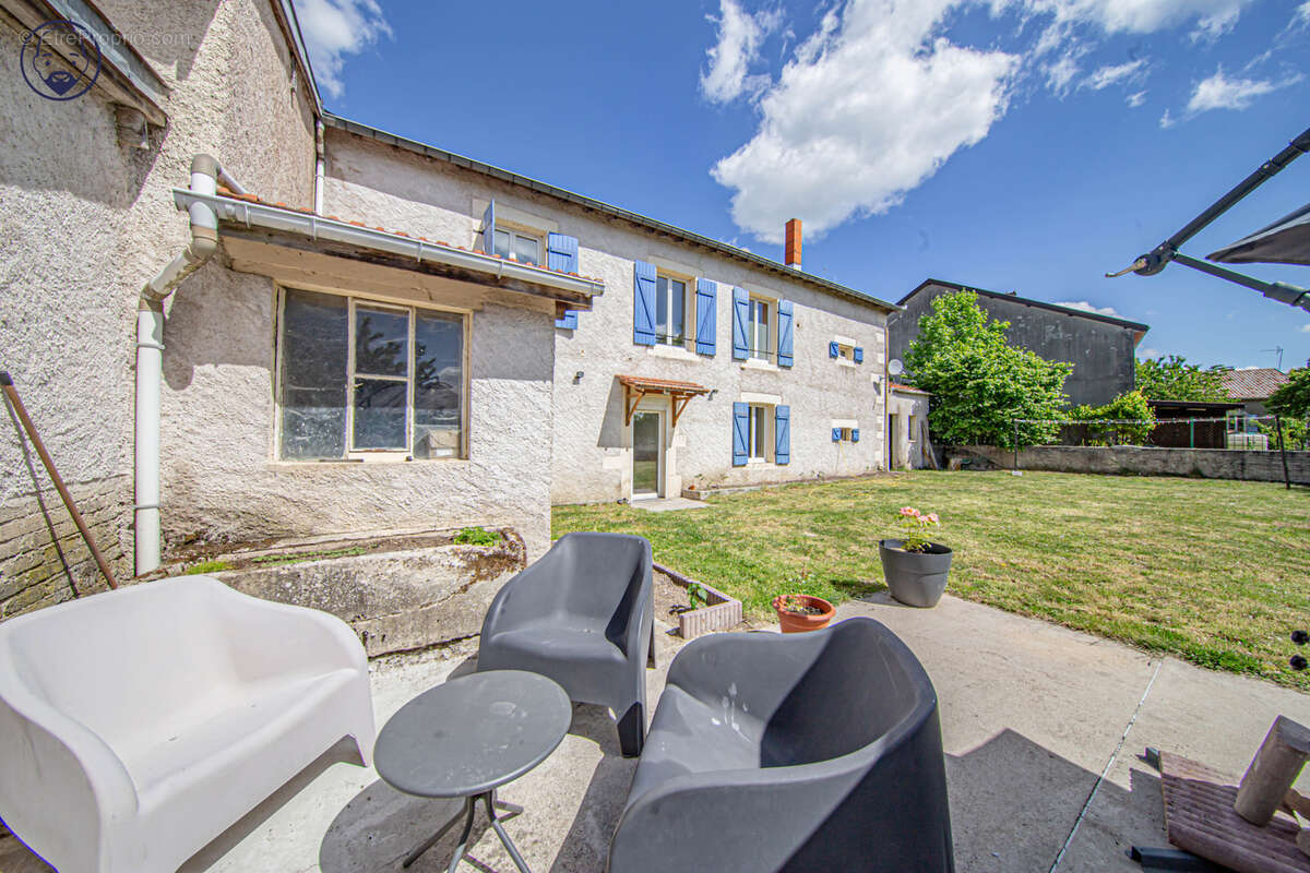 Spacieuse maison familiale avec jardin, dépendance et garage à Lacroix-sur-Meuse - photo 5
