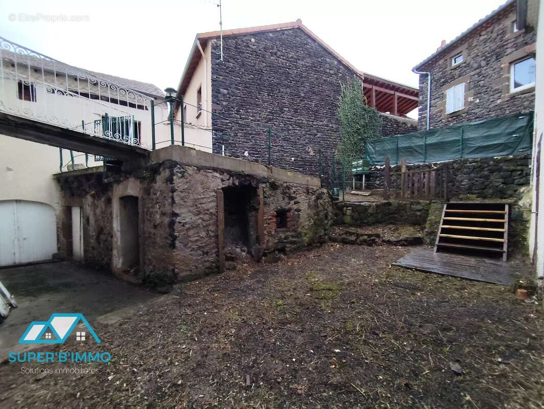 Appartement à SIAUGUES-SAINTE-MARIE
