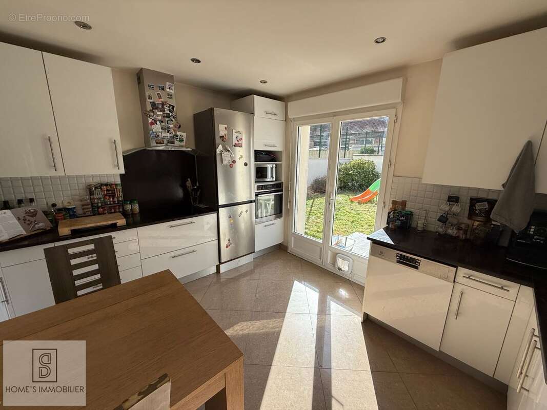 Appartement à LES PAVILLONS-SOUS-BOIS
