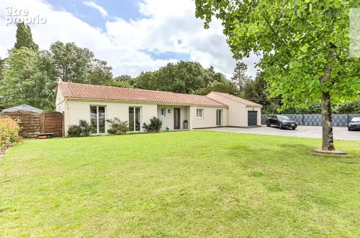 Photo Maison à Landeronde au prix de 349 500€