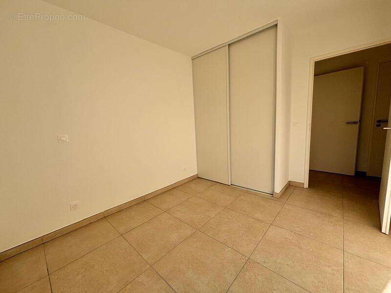 Appartement à VIC-LA-GARDIOLE