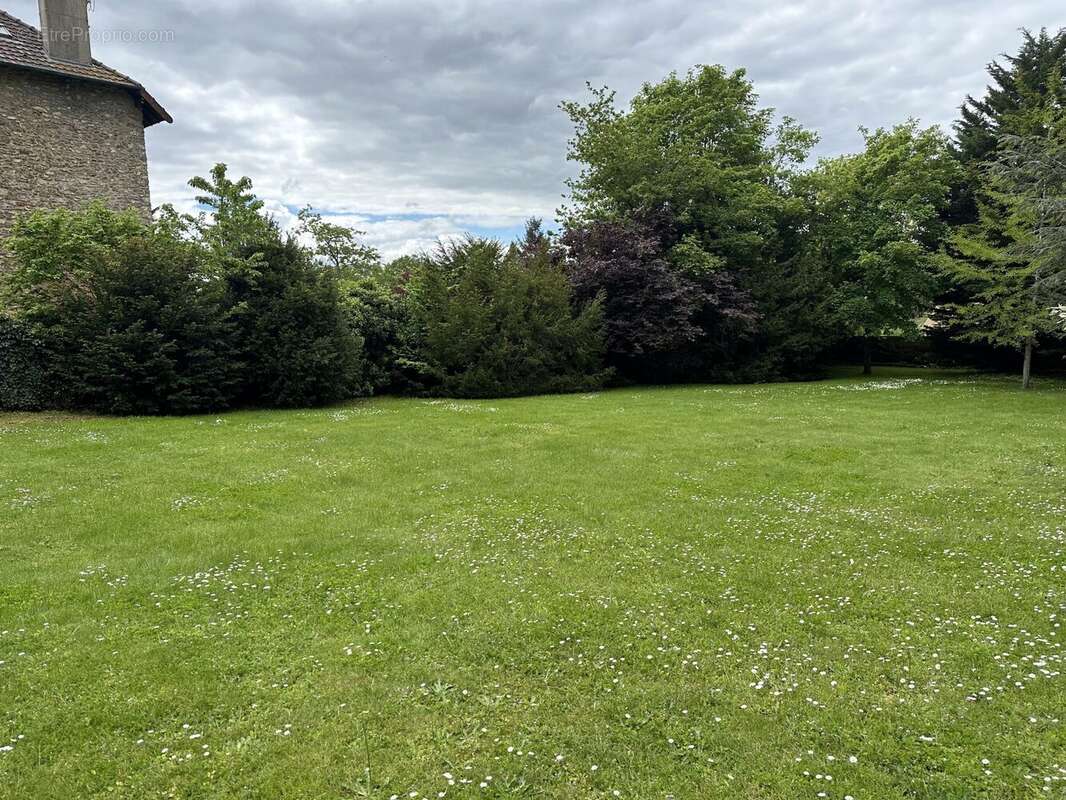 Terrain à BRIIS-SOUS-FORGES