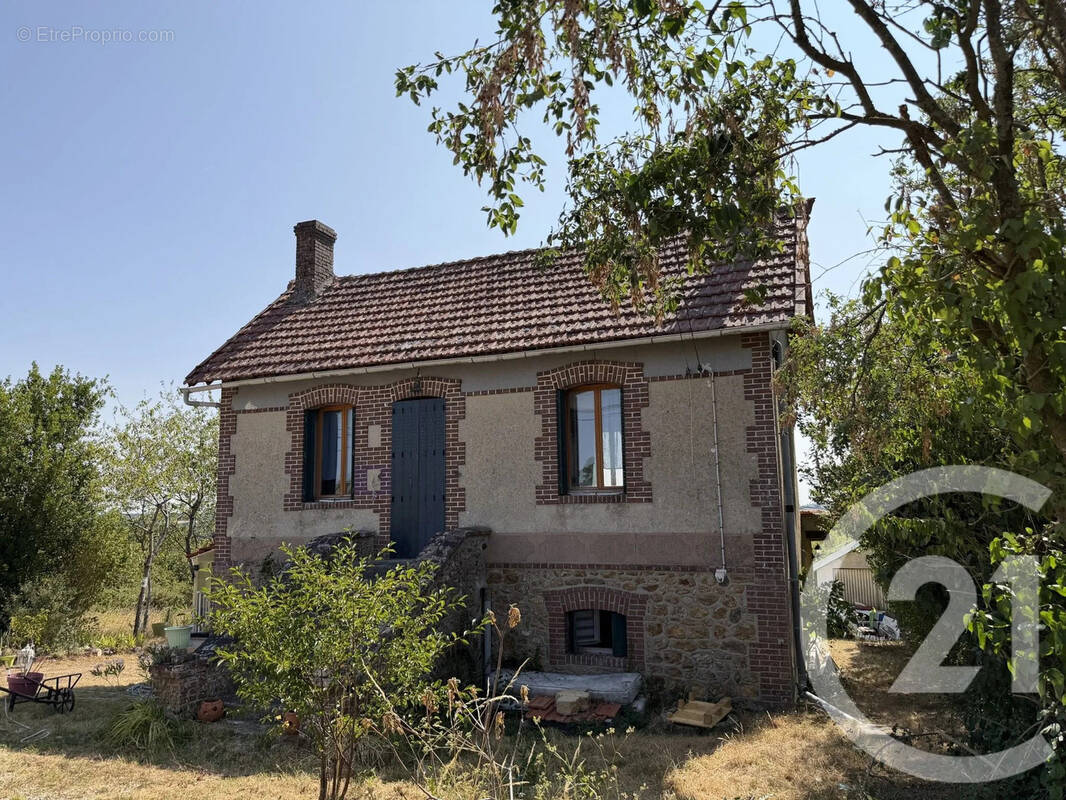 Maison à SAINT-HILAIRE-LA-GRAVELLE