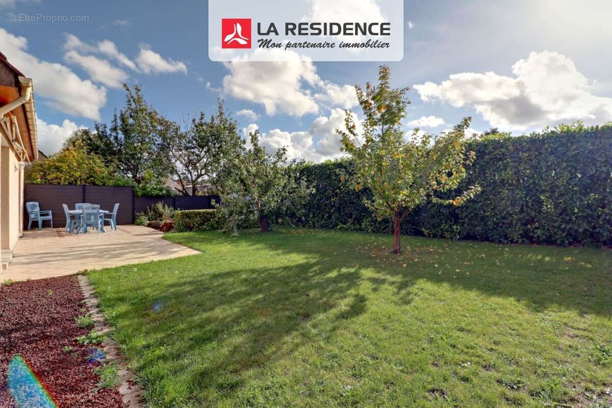 Maison à MAURECOURT