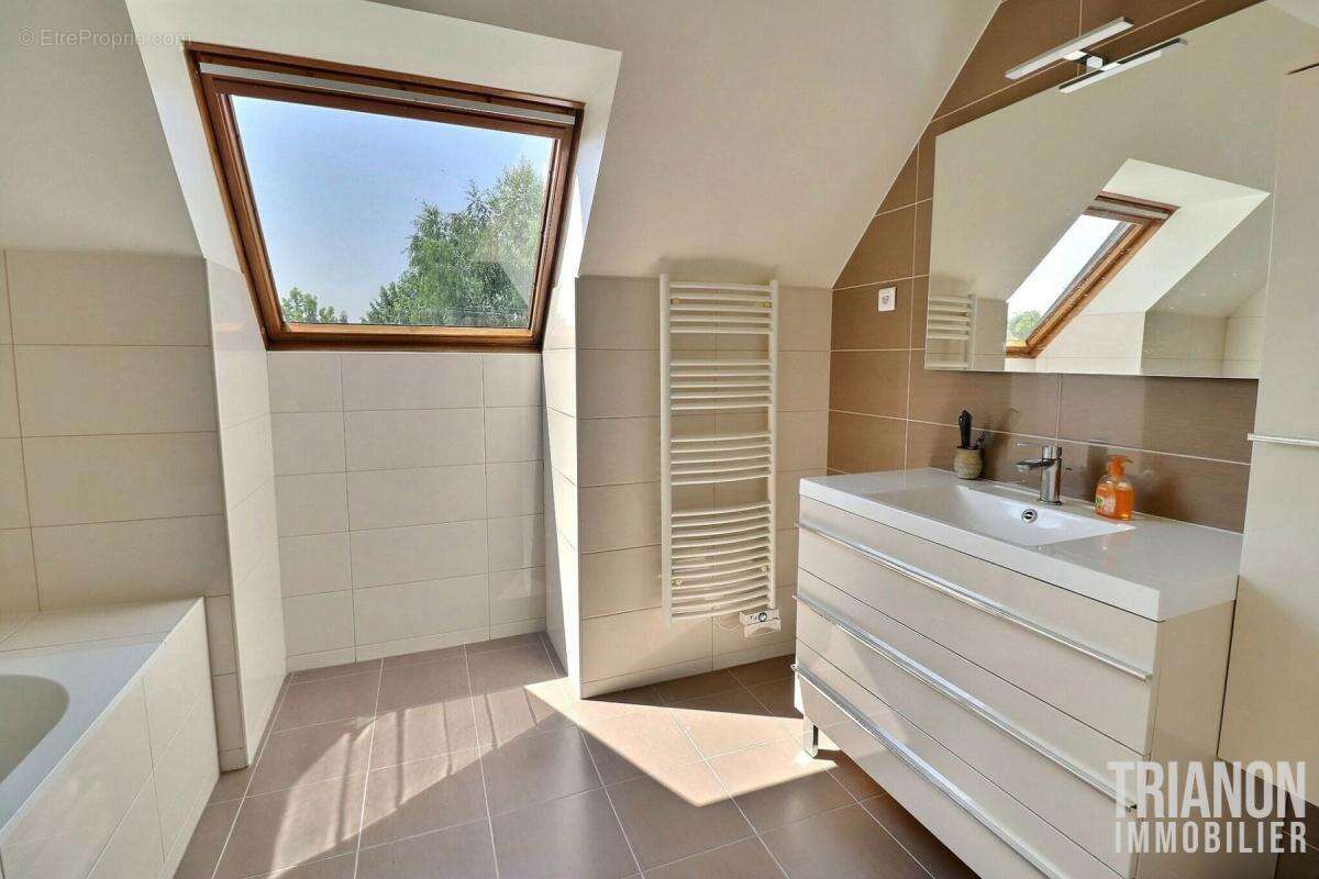 Maison à SAINT-NOM-LA-BRETECHE