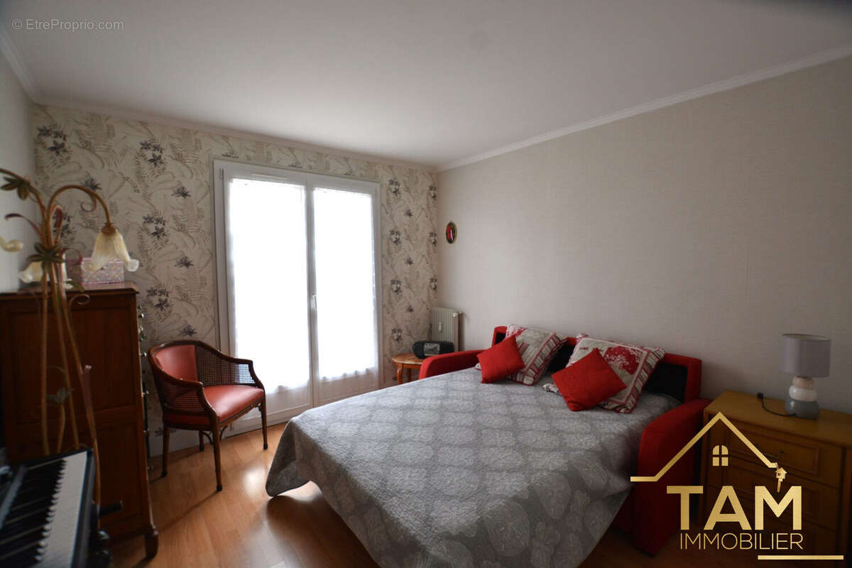Appartement à LES CLAYES-SOUS-BOIS