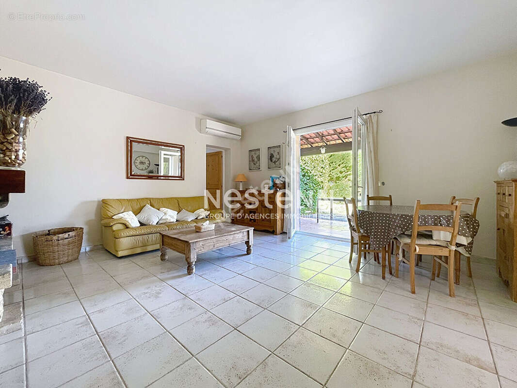 Maison à LE PUY-SAINTE-REPARADE