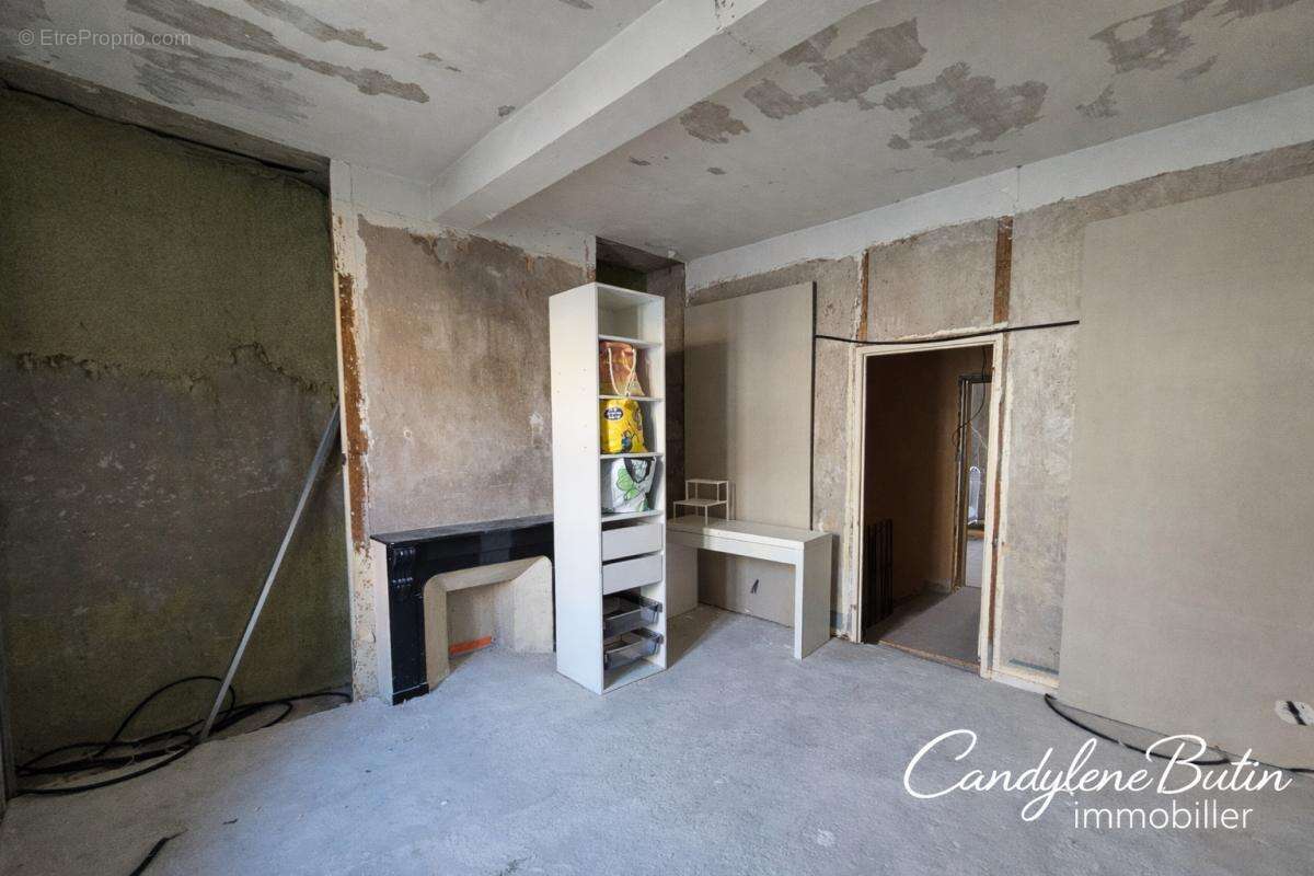 Beaux volumes et fort potentiel ,maison de caractère en coeur de village - photo 5