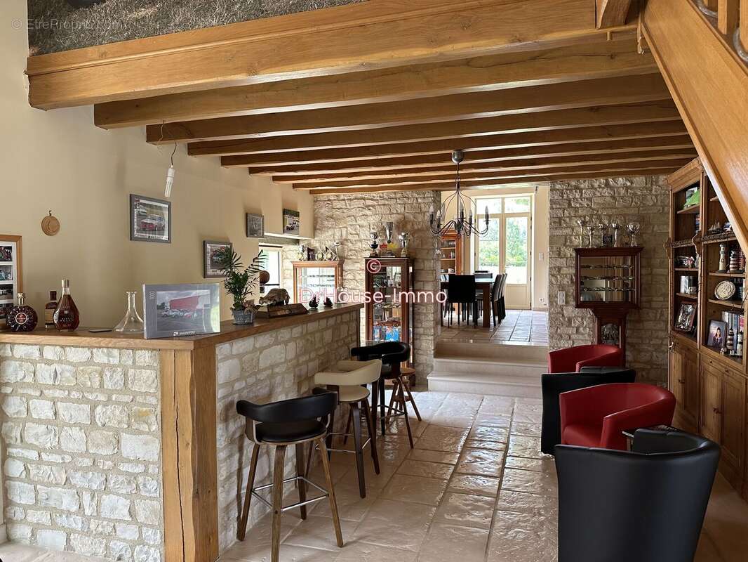 Maison 368 m² à Mansle  - photo 8
