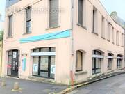 Local d'une surface de 150 m2 avec de grandes ouvertures - Maison à LAON