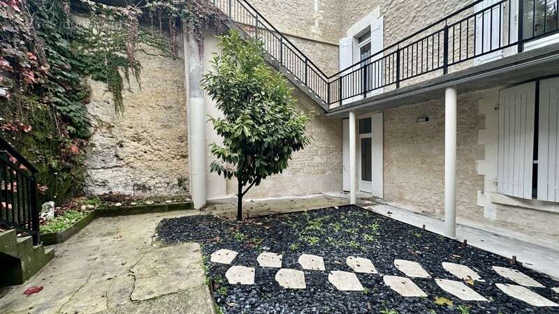 Appartement à BARBEZIEUX-SAINT-HILAIRE