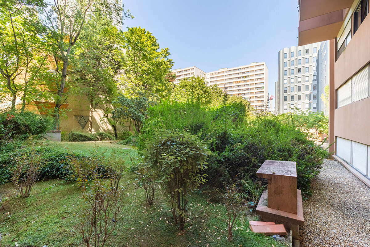 Studio avec fort potentiel en rez-de-jardin -  Paris 13 rue Dunois - photo 8