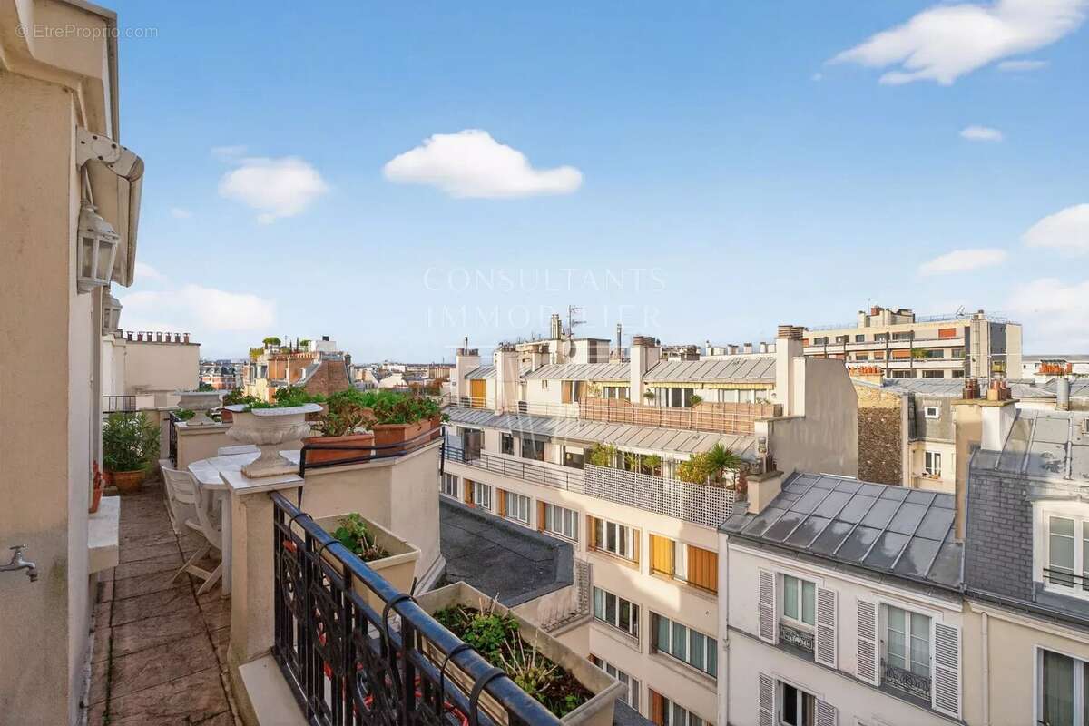 Appartement à PARIS-16E