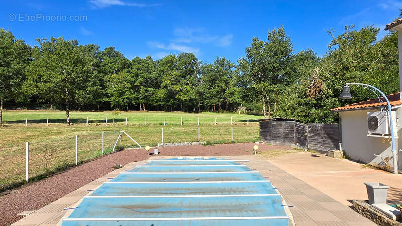 Maison à ORADOUR-SUR-GLANE