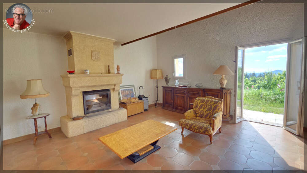 Maison à SAINT-MICHEL-DE-CHABRILLANOUX