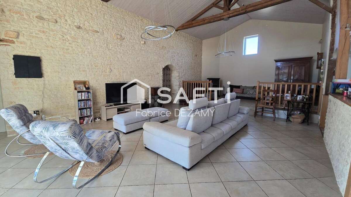 Photo 2 - Maison à SAINTE-GEMME-LA-PLAINE