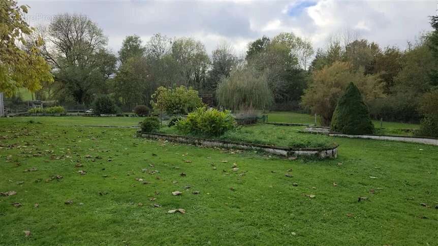 Maison à LUSSAC-LES-EGLISES