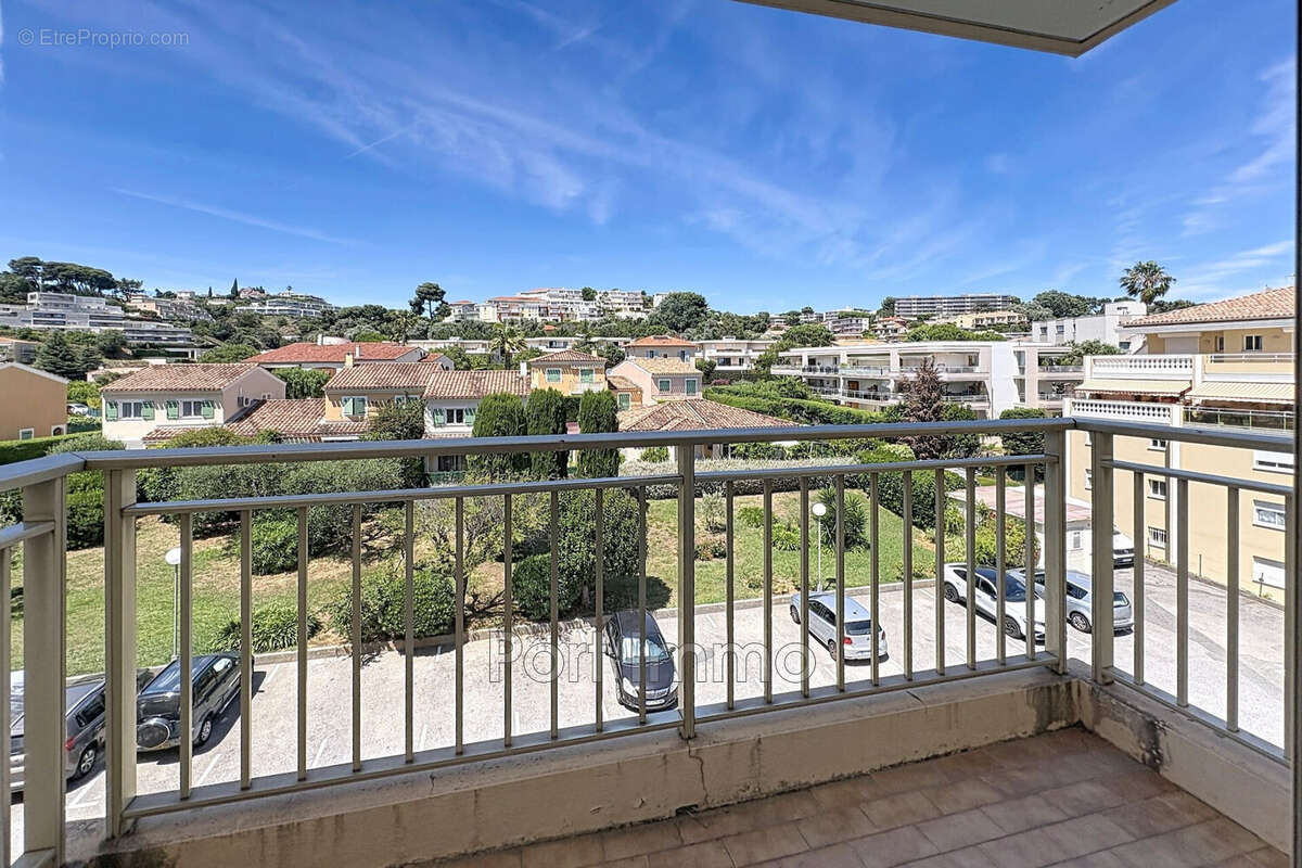 Appartement à SAINT-LAURENT-DU-VAR