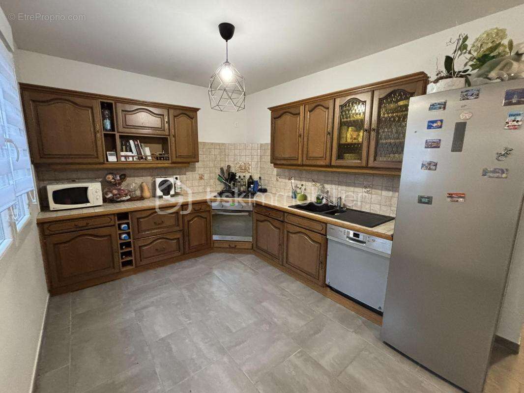 Maison à LES AYVELLES