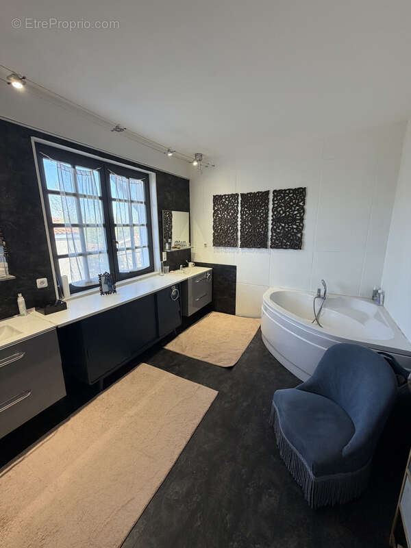 Maison à MONTROND-LES-BAINS