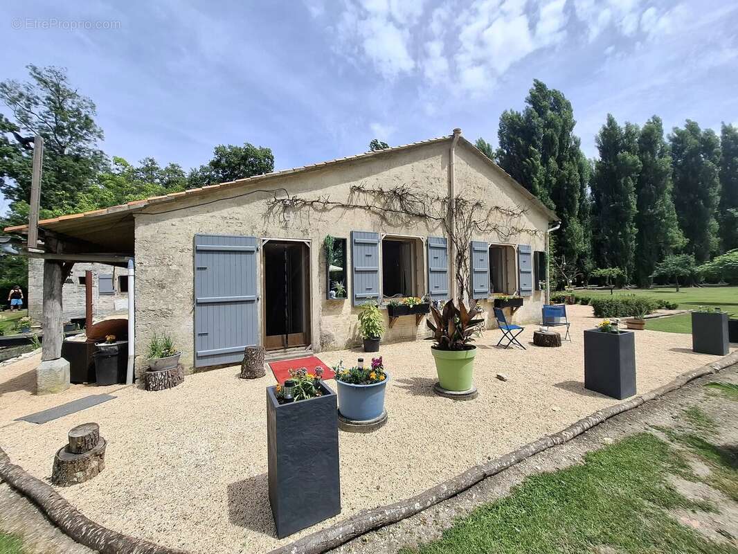 Maison à CHEF-BOUTONNE