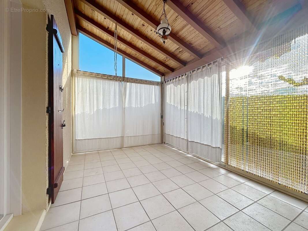 Maison à MONTELIMAR