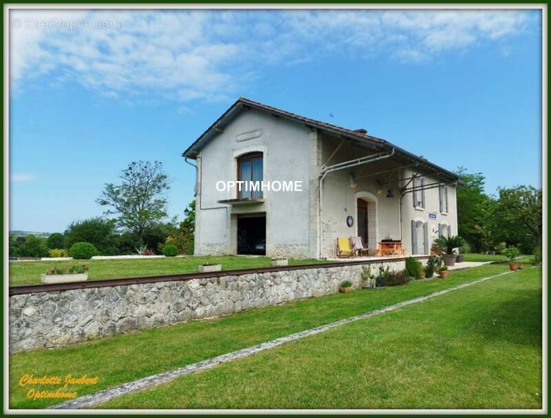 Maison à AUBETERRE-SUR-DRONNE